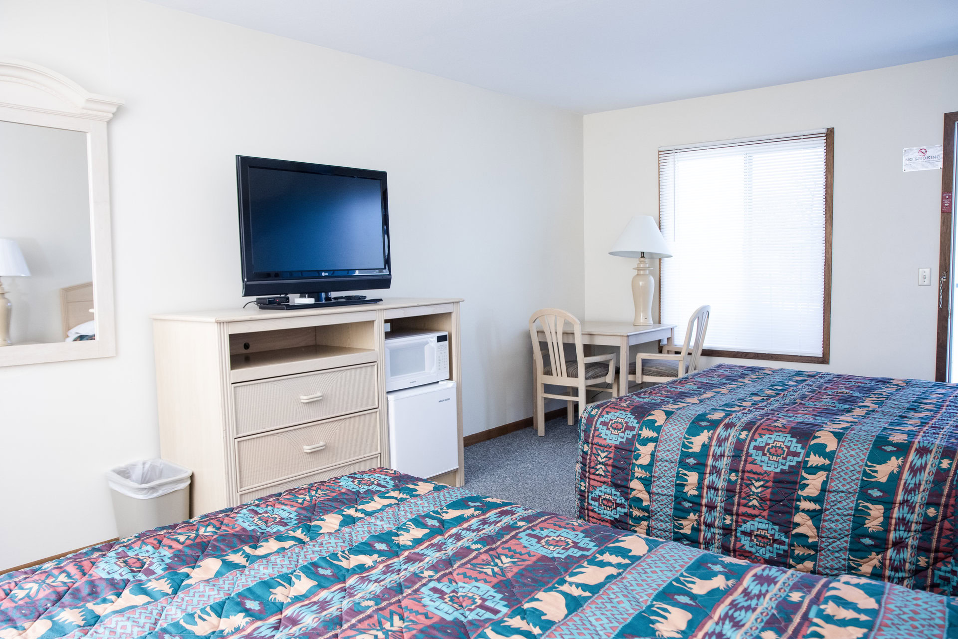 Starlite Motel Eclipse Room - view from beds onto TV